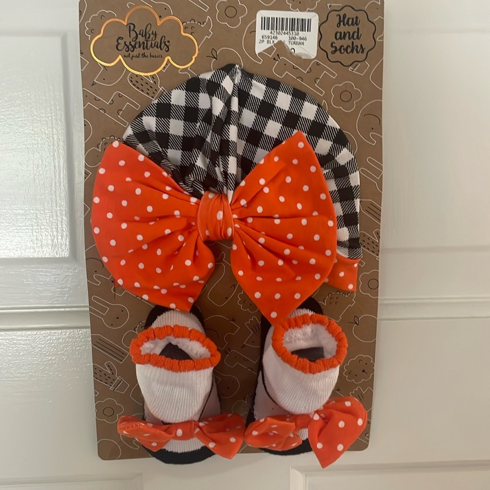 Sock & turban / hat set. Great for Halloween or Thanksgiving. Size 0-6 mo. NWT